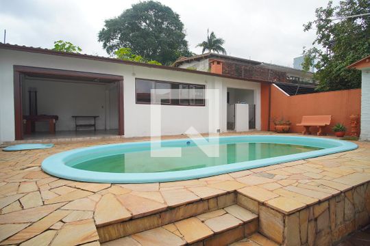 Piscina de casa à venda com 4 quartos, 150m² em Liberdade, Novo Hamburgo