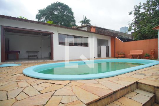 Piscina de casa à venda com 4 quartos, 150m² em Liberdade, Novo Hamburgo