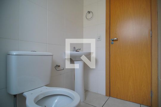 Banheiro de apartamento à venda com 2 quartos, 51m² em Industrial, Novo Hamburgo