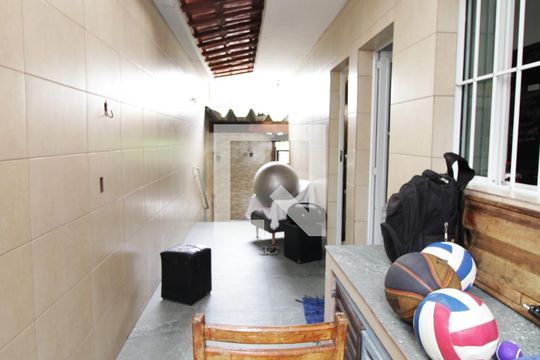 Quintal de casa à venda com 3 quartos, 136m² em Jardim Guapira, São Paulo