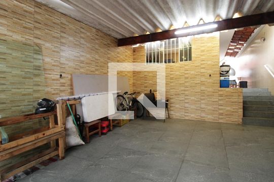 Garagem de casa à venda com 3 quartos, 136m² em Jardim Guapira, São Paulo