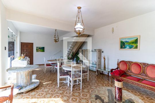 Sala de casa à venda com 5 quartos, 240m² em Charitas, Niterói