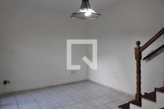 Sala de casa para alugar com 2 quartos, 300m² em Quinta da Paineira, São Paulo