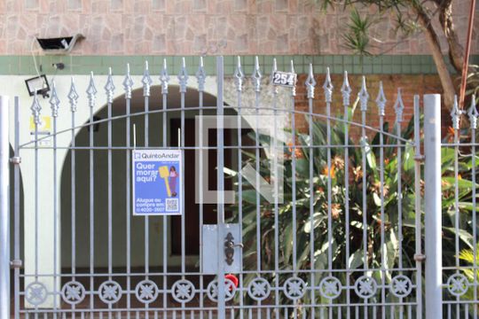 Placa de casa para alugar com 2 quartos, 300m² em Quinta da Paineira, São Paulo