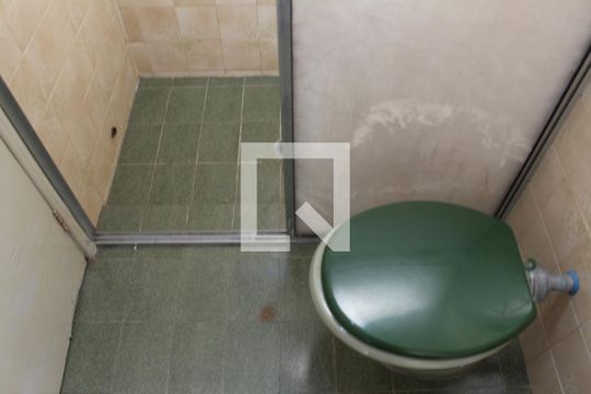 Banheiro de casa para alugar com 2 quartos, 300m² em Quinta da Paineira, São Paulo