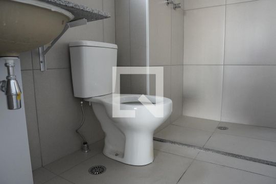 Banheiro de kitnet/studio para alugar com 1 quarto, 88m² em Pinheiros, São Paulo