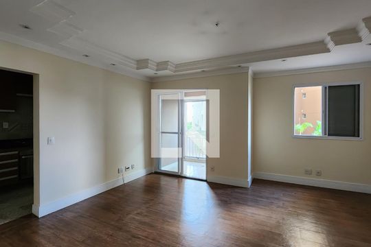 Sala de apartamento à venda com 2 quartos, 74m² em Jardim Tupanci, Barueri