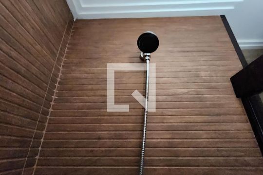 Chuveiro de apartamento à venda com 2 quartos, 74m² em Jardim Tupanci, Barueri