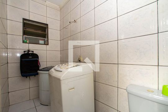 Banheiro da Suíte de casa à venda com 2 quartos, 200m² em Gopoúva, Guarulhos