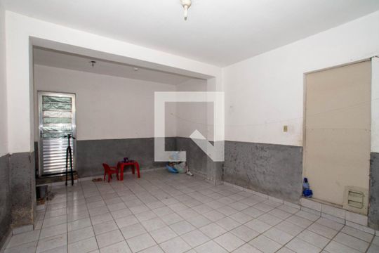 Garagem de casa à venda com 2 quartos, 200m² em Gopoúva, Guarulhos