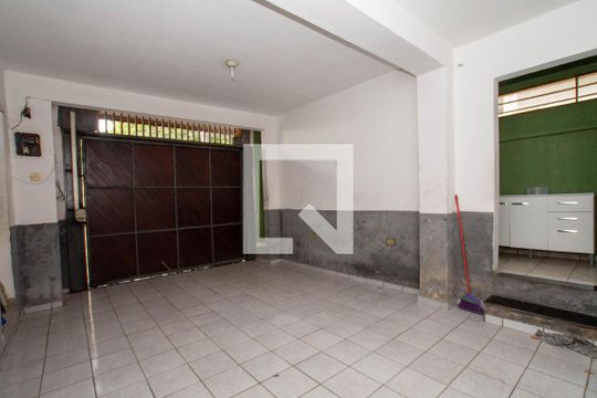 Garagem de casa à venda com 2 quartos, 200m² em Gopoúva, Guarulhos