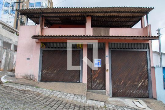 Fachada de casa à venda com 2 quartos, 200m² em Gopoúva, Guarulhos