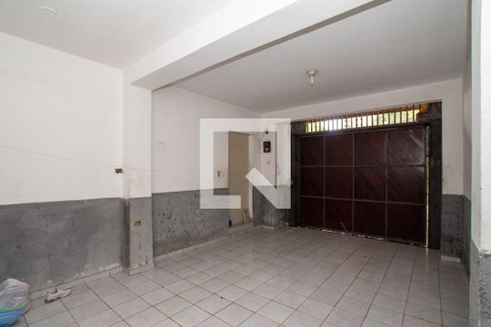 Garagem de casa à venda com 2 quartos, 200m² em Gopoúva, Guarulhos