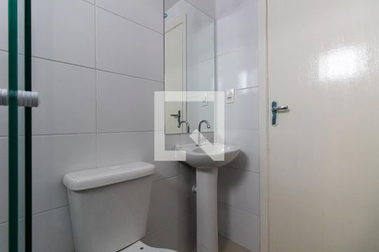 Banheiro de apartamento à venda com 1 quarto, 44m² em Vila Carrão, São Paulo