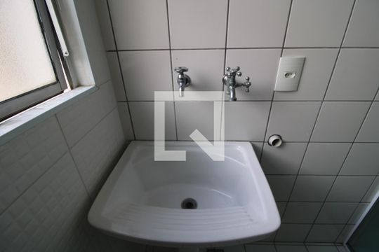 Tanque de apartamento para alugar com 2 quartos, 64m² em Jardim Anhanguera, São Paulo