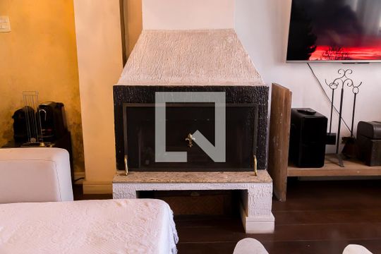 Sala - Lareira de casa para alugar com 6 quartos, 290m² em Vila do Encontro, São Paulo
