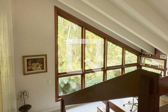 Escada de casa de condomínio à venda com 4 quartos, 430m² em Alphaville, Santana de Parnaíba