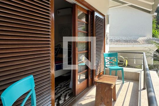 sacada da Suíte 1 de casa de condomínio à venda com 4 quartos, 430m² em Alphaville, Santana de Parnaíba