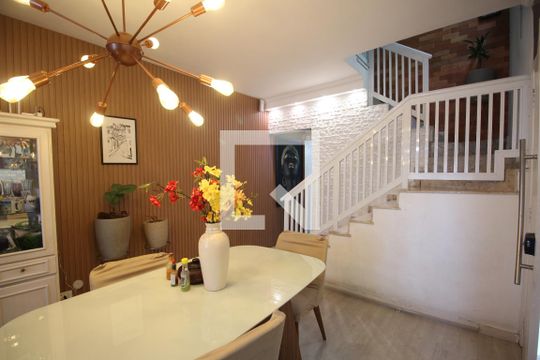 Sala de casa à venda com 3 quartos, 119m² em Parque Monte Alegre, Taboão da Serra