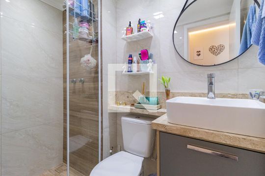 Banheiro de apartamento para alugar com 2 quartos, 50m² em Jardim Roberto, Osasco