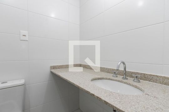 Banheiro de kitnet/studio para alugar com 1 quarto, 32m² em Jardim das Acácias, São Paulo