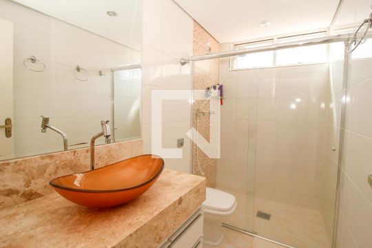 Banheiro de apartamento à venda com 2 quartos, 67m² em São Lucas, Belo Horizonte