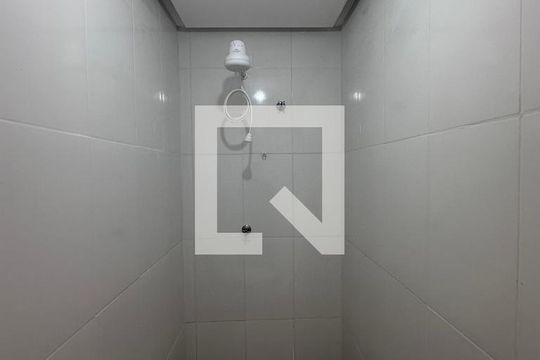 Banheiro de kitnet/studio para alugar com 1 quarto, 20m² em Jardim Bonfiglioli, São Paulo