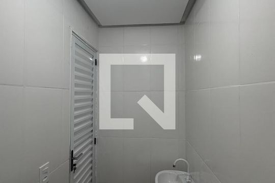Banheiro de kitnet/studio para alugar com 1 quarto, 20m² em Jardim Bonfiglioli, São Paulo