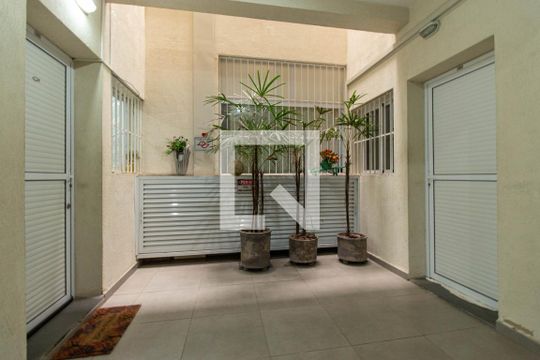 Hall de entrada de apartamento para alugar com 1 quarto, 40m² em Vila São José, São Paulo