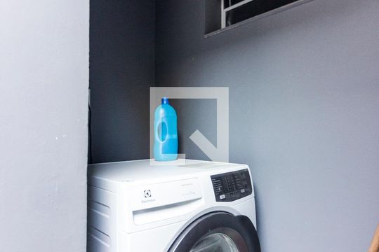 Área comum - lavanderia  de casa de condomínio para alugar com 1 quarto, 30m² em Pinheiros, São Paulo