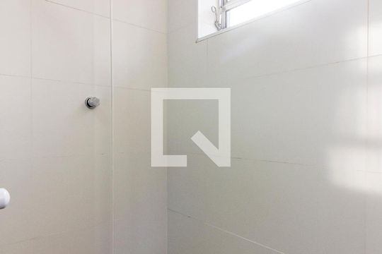 Banheiro  de casa de condomínio para alugar com 1 quarto, 30m² em Pinheiros, São Paulo
