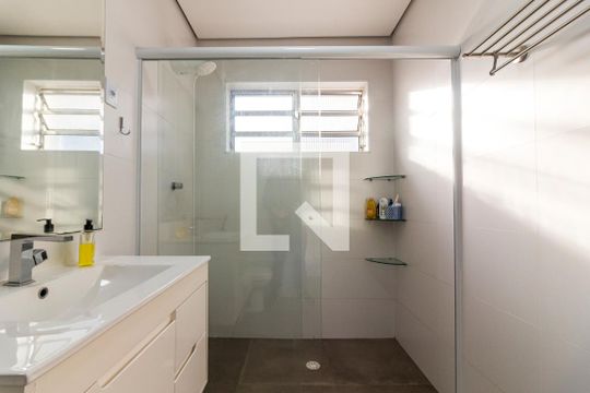 Banheiro  de casa de condomínio para alugar com 1 quarto, 30m² em Pinheiros, São Paulo