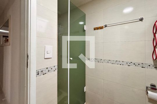 Banheiro de apartamento à venda com 2 quartos, 50m² em Parque Erasmo Assunção, Santo André