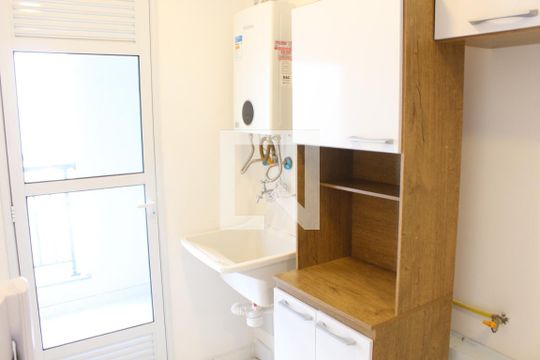 Cozinha de apartamento para alugar com 2 quartos, 56m² em Jardim Rebelato, Cotia