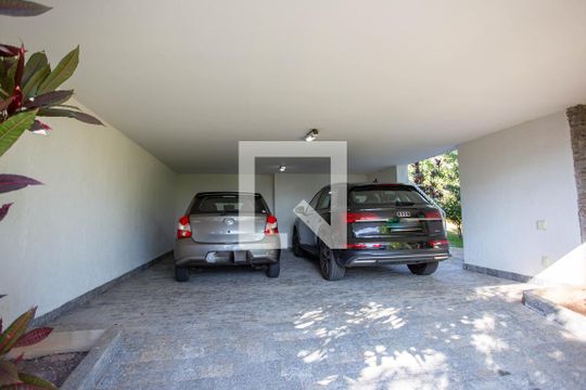 Garagem de casa à venda com 5 quartos, 700m² em São Luiz, Belo Horizonte