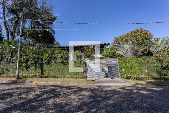 Fachada de casa à venda com 5 quartos, 700m² em São Luiz, Belo Horizonte