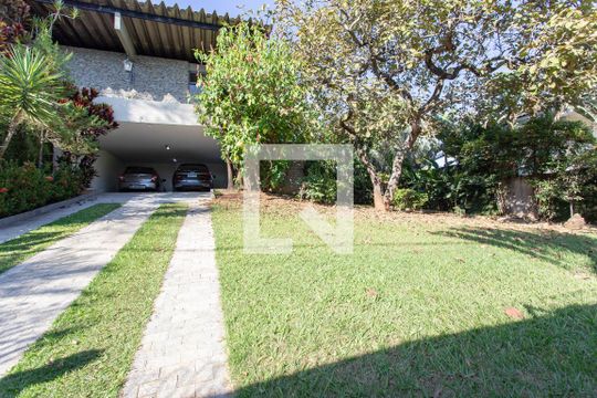 Garagem de casa à venda com 5 quartos, 700m² em São Luiz, Belo Horizonte