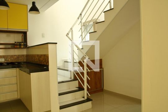 Sala/ Escada de apartamento à venda com 2 quartos, 126m² em Baeta Neves, São Bernardo do Campo