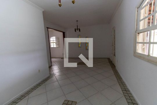 Sala de casa para alugar com 3 quartos, 230m² em Serra Grande, Niterói