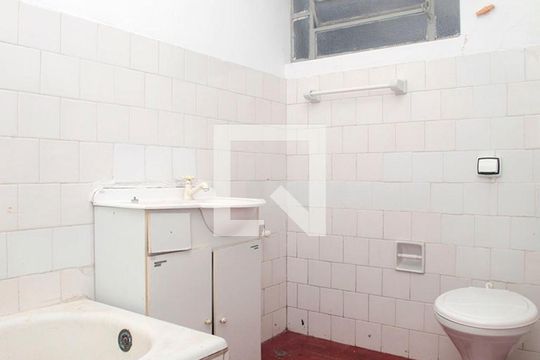 Banheiro de apartamento para alugar com 2 quartos, 63m² em Centro Histórico, Porto Alegre