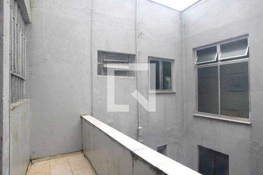 Cozinha + Área de Serviço de apartamento para alugar com 2 quartos, 63m² em Centro Histórico, Porto Alegre