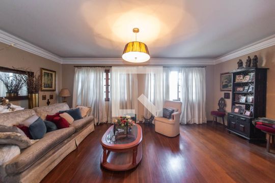 Sala de casa à venda com 3 quartos, 268m² em Vila Gumercindo, São Paulo