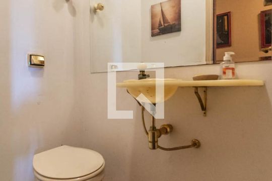 Lavabo de casa à venda com 3 quartos, 268m² em Vila Gumercindo, São Paulo