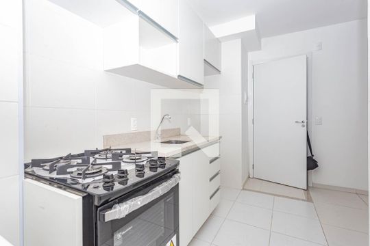 Cozinha de apartamento para alugar com 2 quartos, 41m² em Vila Água Funda, São Paulo