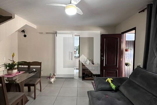 Sala de casa à venda com 4 quartos, 146m² em Jardim Sarah, São Paulo
