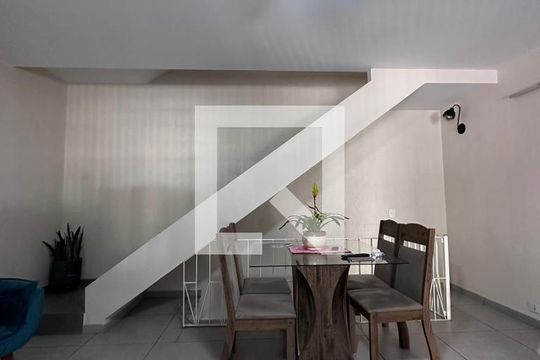 Sala de casa à venda com 4 quartos, 146m² em Jardim Sarah, São Paulo