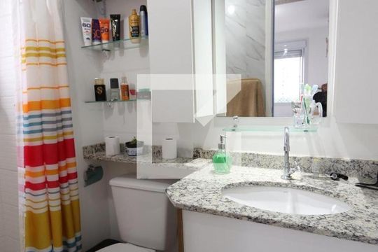 Banheiro de apartamento para alugar com 1 quarto, 25m² em Brás, São Paulo