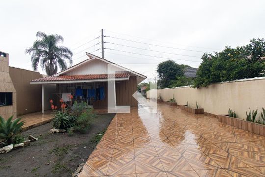Área externa de casa para alugar com 3 quartos, 400m² em Rebouças, Curitiba