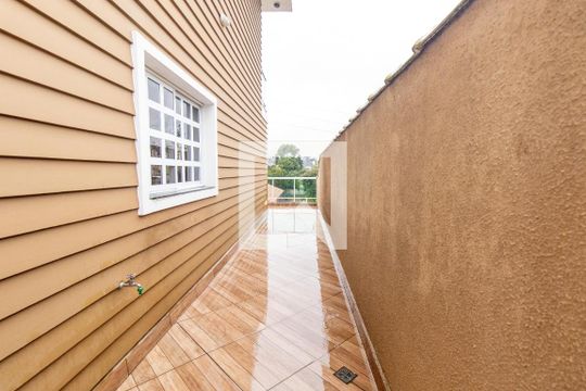 Lateral da casa de casa para alugar com 3 quartos, 400m² em Rebouças, Curitiba