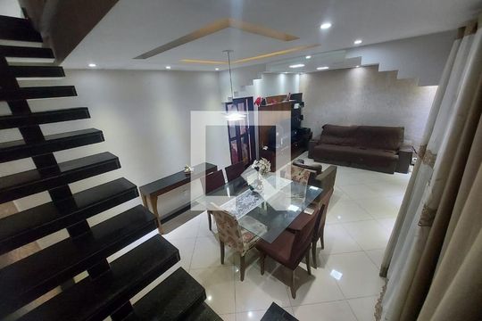 Sala de casa à venda com 3 quartos, 240m² em Jardim América, Rio de Janeiro